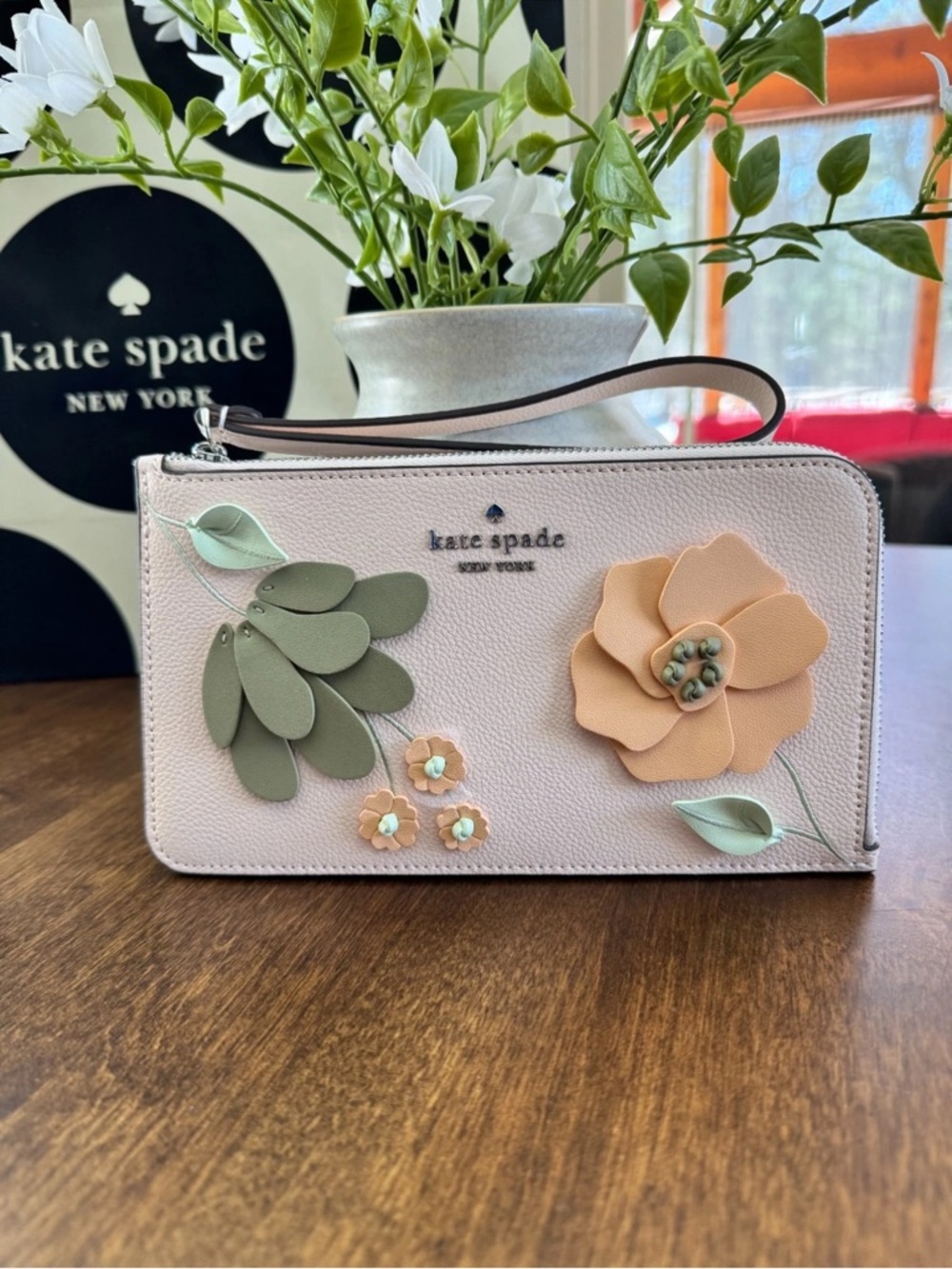 NWT Kate Spade Lucy Floral Applique Medium L-Zip Wristlet  Fresh Peach